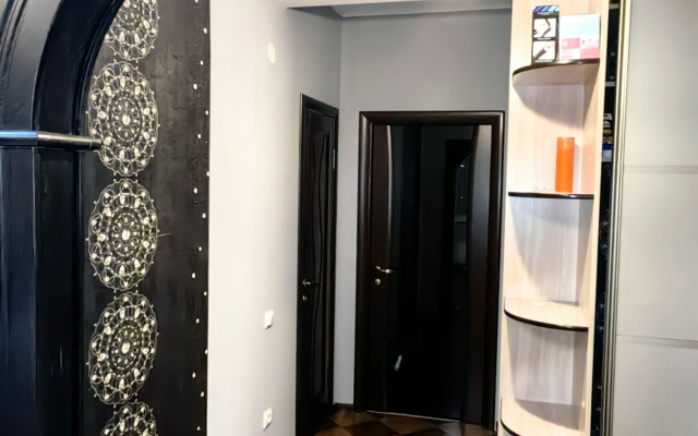 Uyutnaya Trekhkomnatnaya V 18 Kvartale Flat