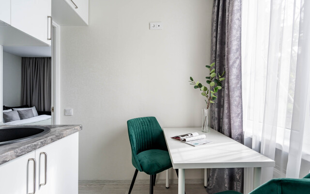 Light U Leninskogo Prospekta Satin Home Flat