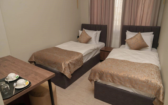 Twelve Inn Hotel