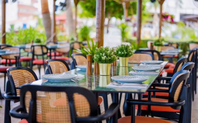 Cavo Maris Beach Hotel