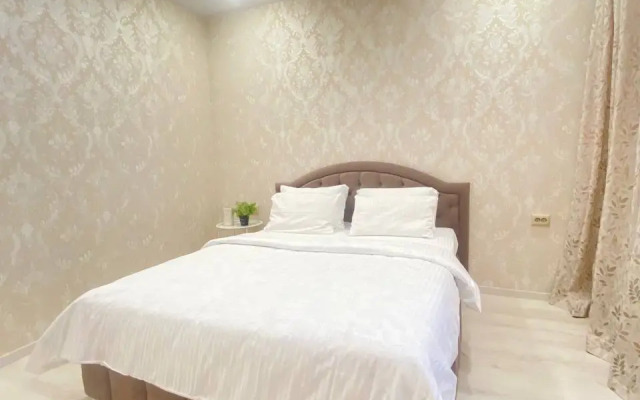 Квартира Шикарная двушка в витринными окнами