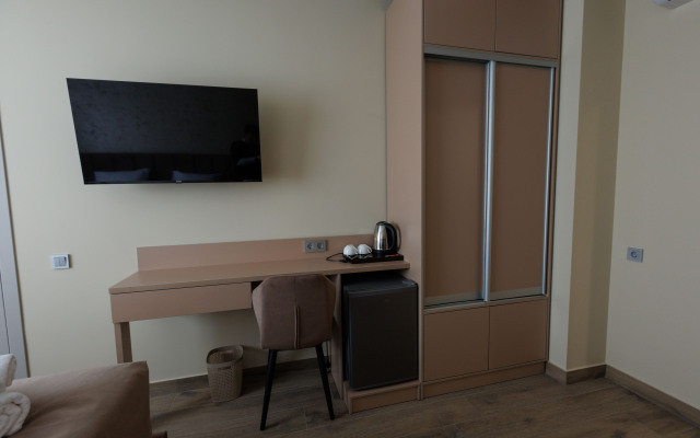 Hotel VS Hotel Hotel