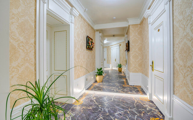 Golden Hotel