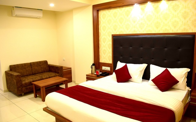 Royal Square by Sky Stays Hotel