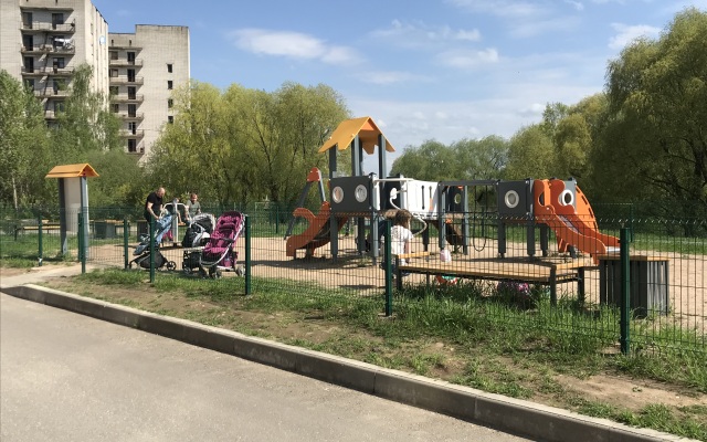 Na Kolmovskoy Naberezhnoy Flat