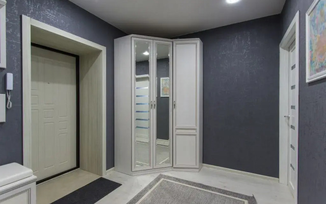Evrodukhkomnatnaya so stilnym remontom v tsentre Flat