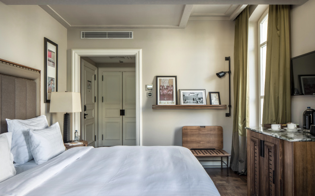 The Bank Istanbul, a Member of Design s