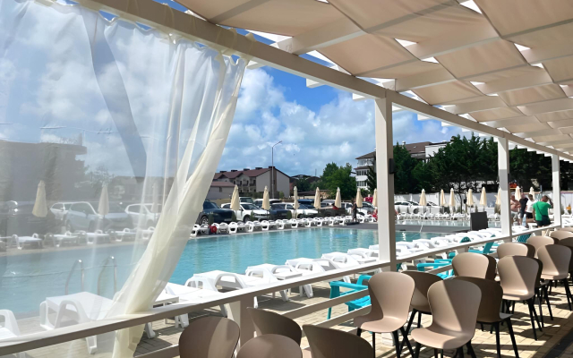 Апартаменты с бассейном с видом на море