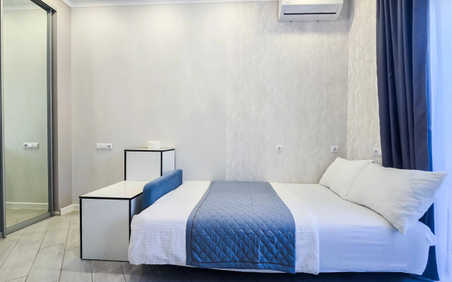 Nebol'shaya studiya dlya 2kh chelovek dlya uyedineniya so svoim balkonchikom Flat