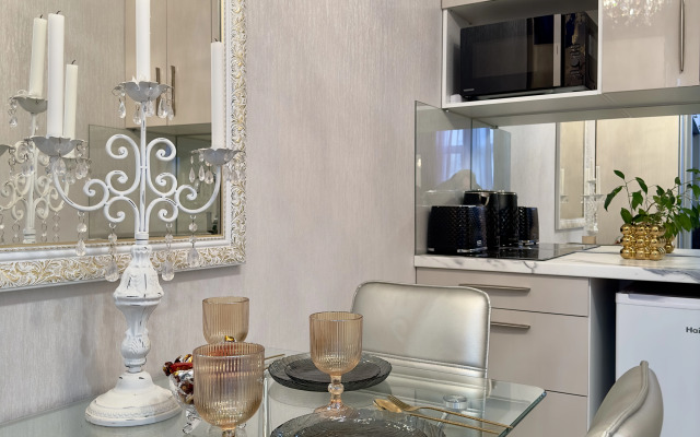 Bolshaya Studiya V Tsentre Flat