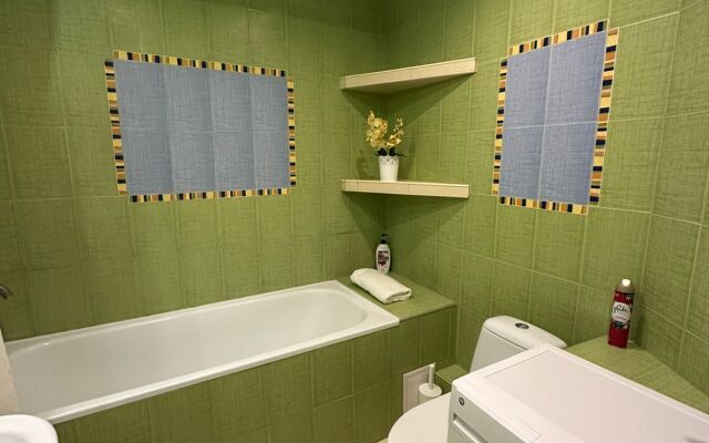 Na Ulitse Komissarova 1g Flat