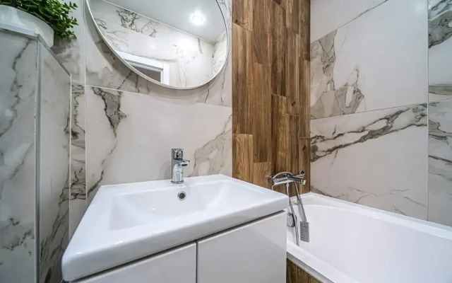 Studiya U M. Pionerskaya Flat