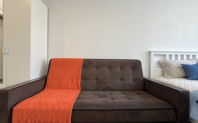 Studiya na Loginova 1/2-107 Flat