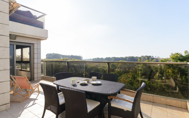 Comfort with Terrace & View over the Hills by FeelHome Apartments