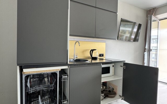 4-kh mestny lyuks s vidom na more Flat