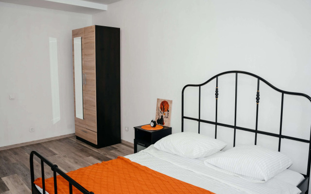 V Sovremennom Rayone Nedaleko Ot Tsentra Goroda Flat