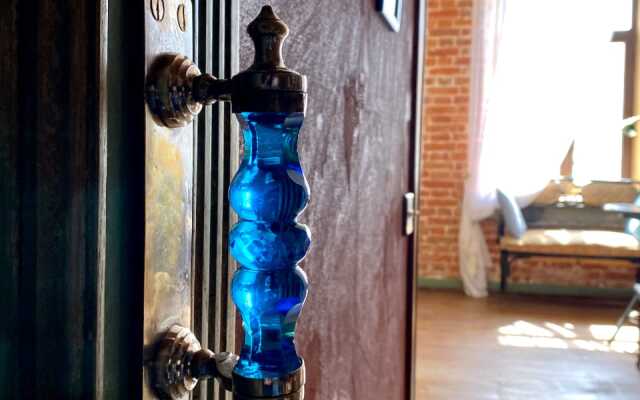 Апартаменты Дом с витражом