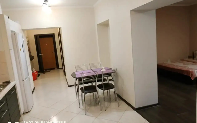 Апартаменты День & Ночь на Моисеева 10