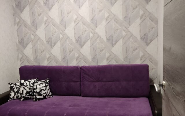 V Tsentre Neftyanikov Flat