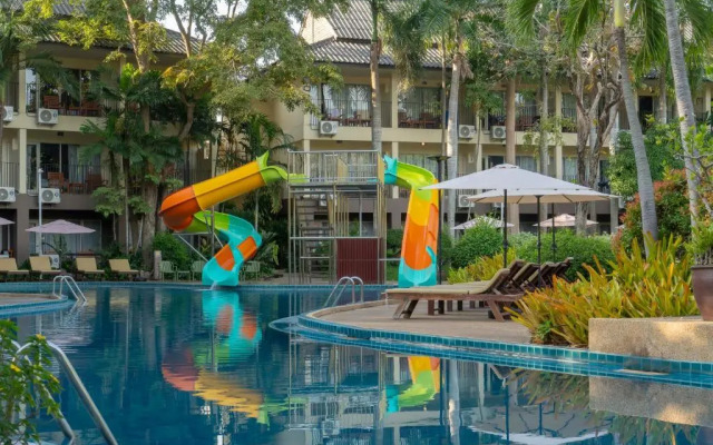 Отель The Green Park Resort