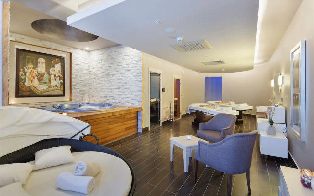 Royal Teos Thermal Resort Clinic & Spa Resort (Halal Hotel)