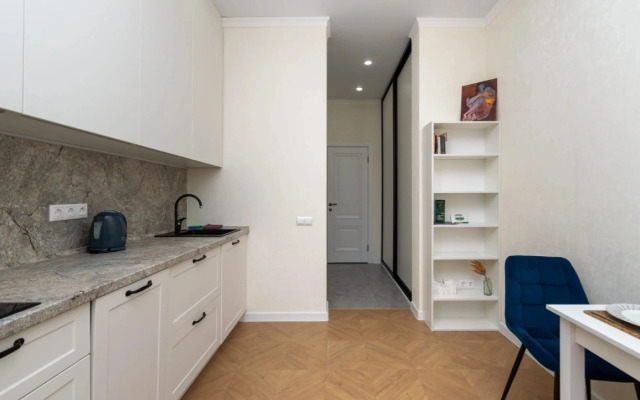 37m s Krovatyu i Divanom Apartment