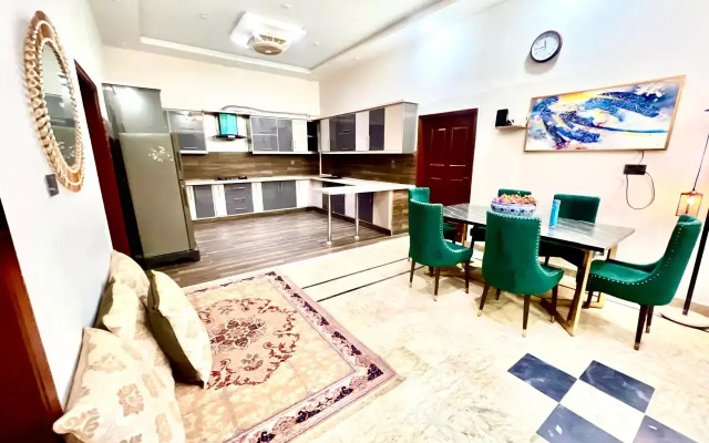 Ночлег и завтрак (B&B) BNB Royal inn Chalet