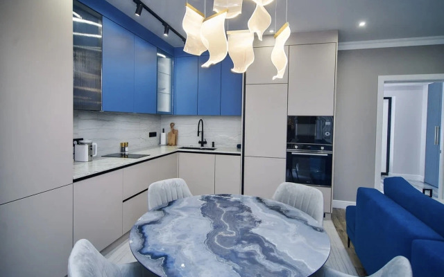 Novaya S Vidom Na Borgustanskiy Khrebet Flat