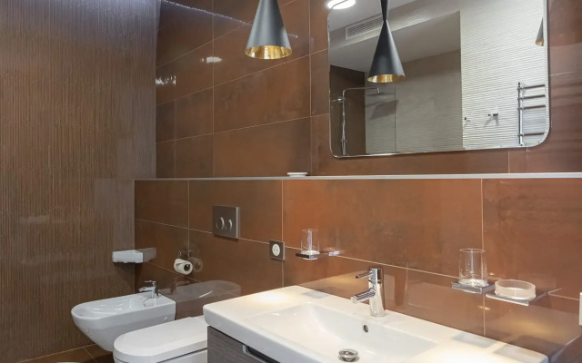 Roskoshnaya dvukhurovnevaya kvartira s sobstvennoy terrasoy Flat