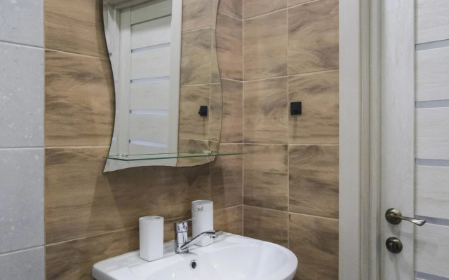 Na Pervomayskoy Ulitse 70 Flat