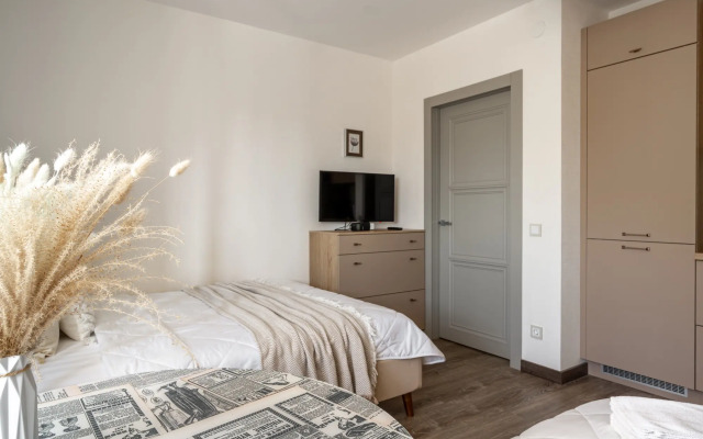 Dve podushki v Pesochnom, Sadovaya, 90 Flat