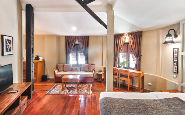 Prince Theatre Heritage Stay Hostel - Silom