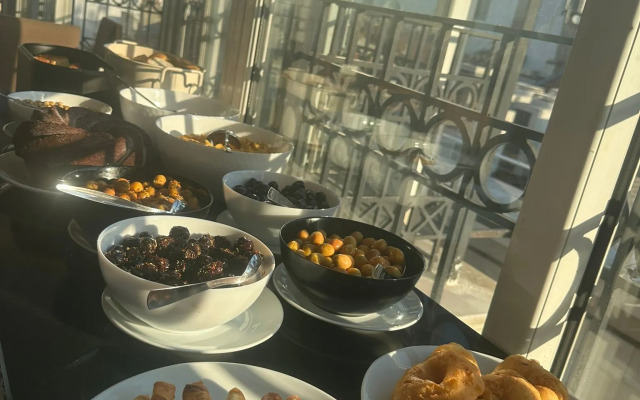 Pera Arya Hotel