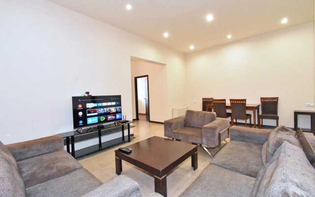 4-Komn. V Zdanii Bulvar Plaza, di644 Flat