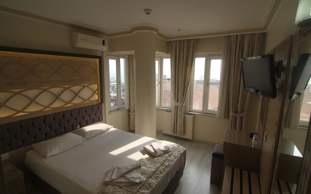 Grand Liza Hotel