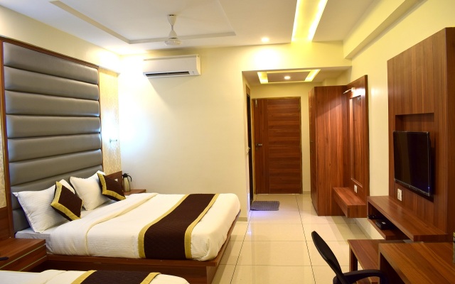 Royal Square by Sky Stays Hotel