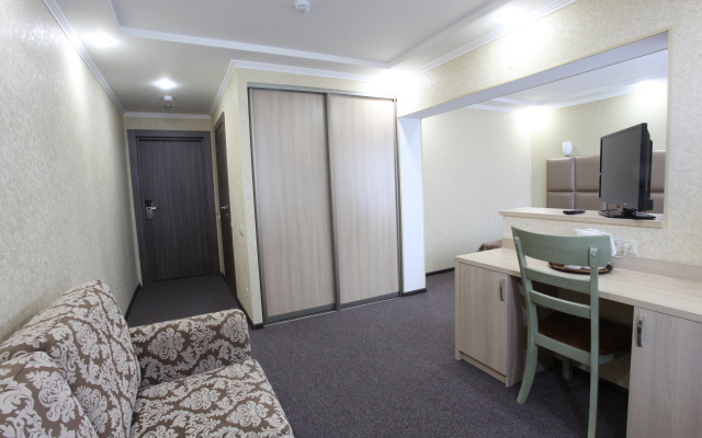 MAKSIM Hotel