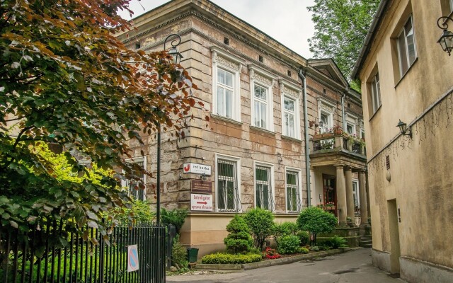 Red Kurka Apartments
