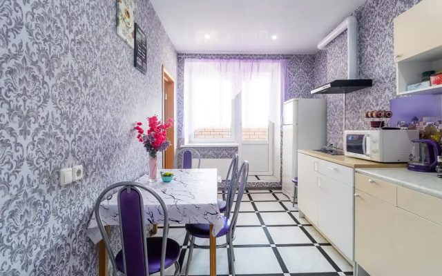 Apartamenty v Novom dome, 3 razdel'nyh spal'nyh mesta, do metro 5 minut peskom bonus kofemasina