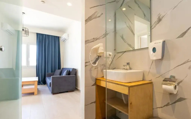 Aqua Luxury Suites