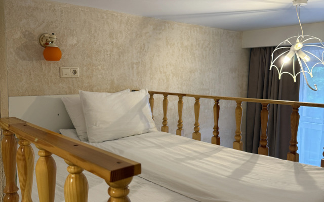 Dvukhurovnevye Apartamenty Oranzhevye Poyuschie Fontany Apartments