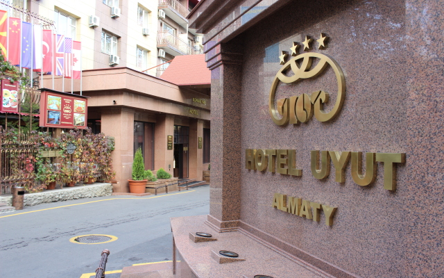 Uyut Hotel