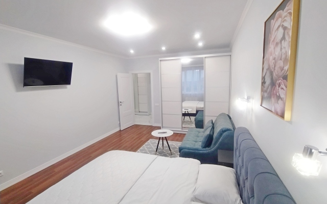 2-h komnatniye Lyuks V Tsentre Novyij Dom Apartments, 75 m2
