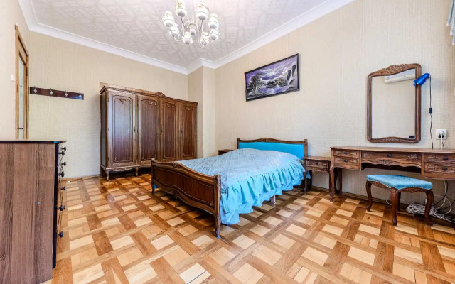 V Tikhom Tsentre Park Chelyuskintsev 4 Kom.kv. Flat