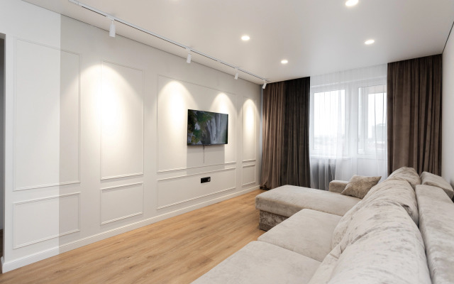 Квартира уютная трехкомнатная с двумя балконами рядом с островом Канта