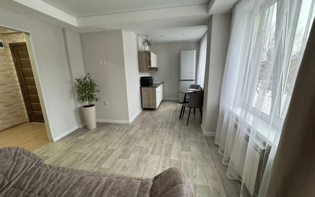 Tryokhkomnatnaya Flat