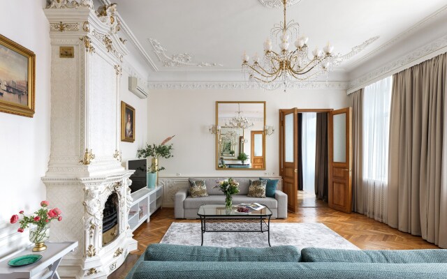 Апартаменты Minin Apartments с видом на Казанский собор 120 кв.м.