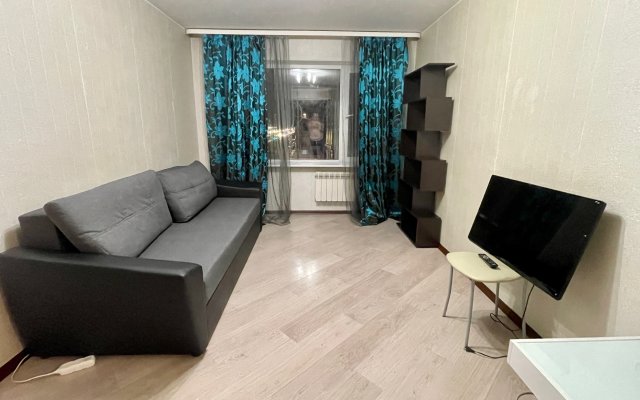 2Kh Komnatnye Apartamenty u Metro Komendantskiy Pr. Flat