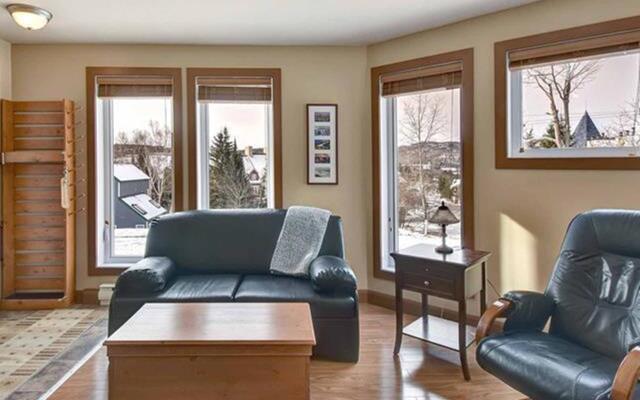 Bright Condo near the Lake Private House