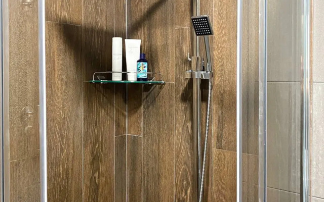 Апартаменты-студия улучшенная с кроватью двуспальным диваном и гардеробной 2 этаж